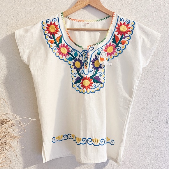 Tops - NWT Handmade Embroidered Linen Mexican Blouse